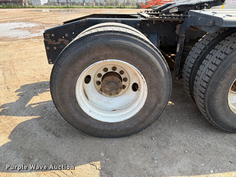 image for item EA0387 2015 Caterpillar CT660 semi truck
