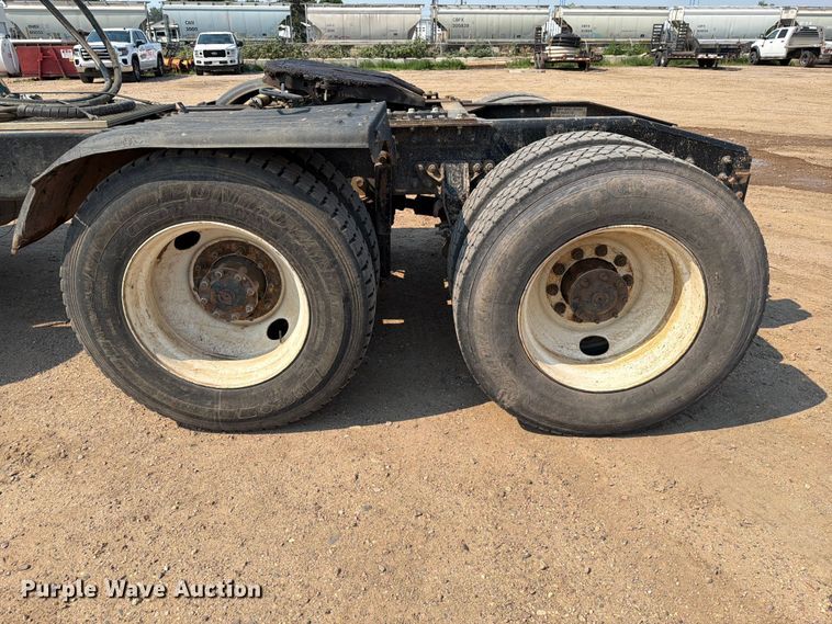 image for item EA0387 2015 Caterpillar CT660 semi truck