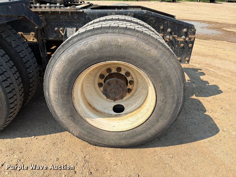 image for item EA0387 2015 Caterpillar CT660 semi truck