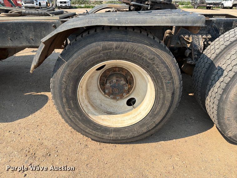 image for item EA0387 2015 Caterpillar CT660 semi truck