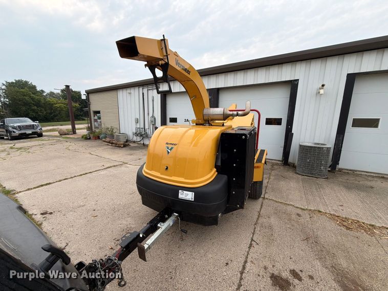 image for item EA0388 2015 Vermeer BC1500 wood chipper