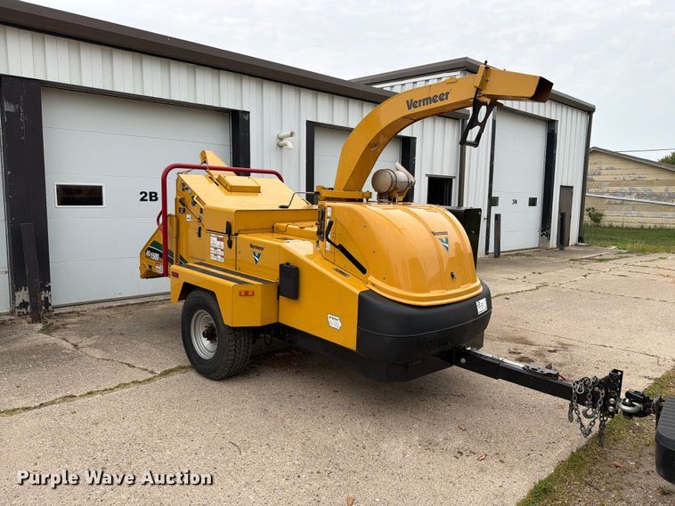 image for item EA0388 2015 Vermeer BC1500 wood chipper
