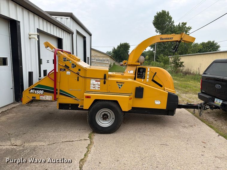 image for item EA0388 2015 Vermeer BC1500 wood chipper