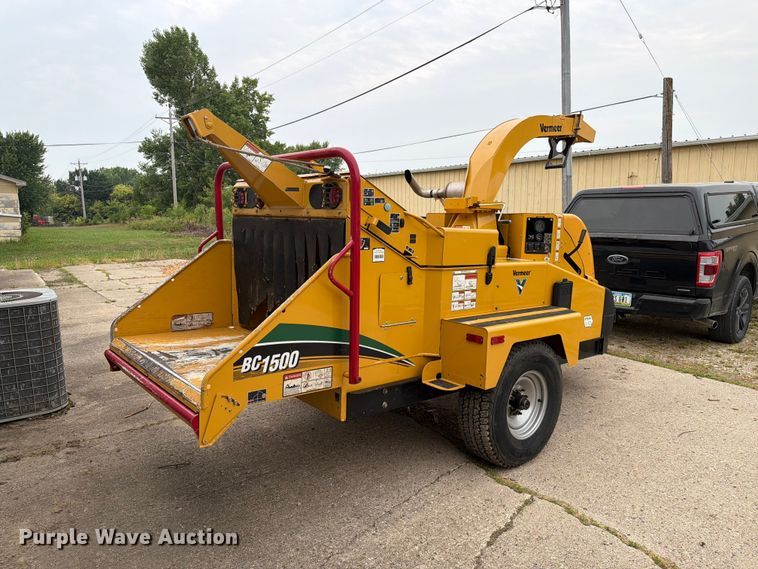 image for item EA0388 2015 Vermeer BC1500 wood chipper