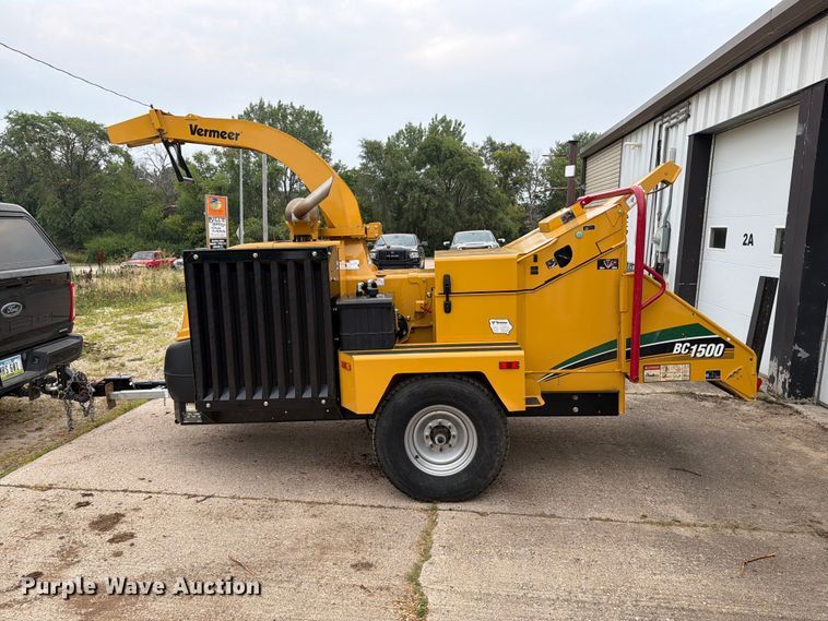 image for item EA0388 2015 Vermeer BC1500 wood chipper