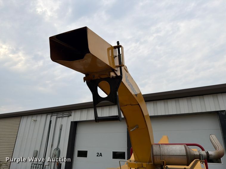 image for item EA0388 2015 Vermeer BC1500 wood chipper