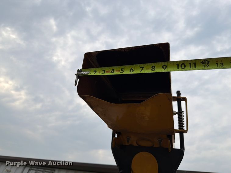 image for item EA0388 2015 Vermeer BC1500 wood chipper