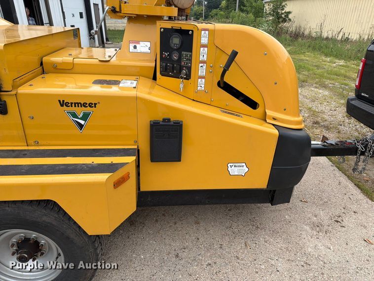 image for item EA0388 2015 Vermeer BC1500 wood chipper