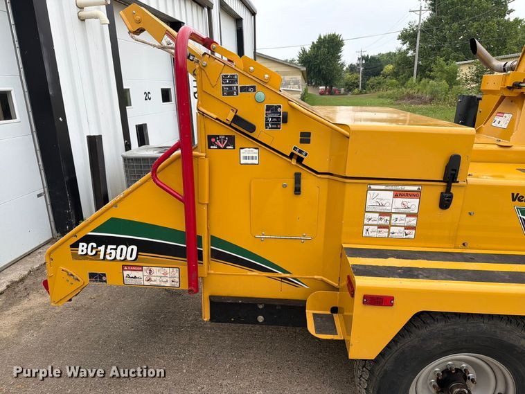 image for item EA0388 2015 Vermeer BC1500 wood chipper