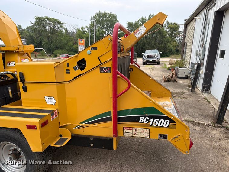 image for item EA0388 2015 Vermeer BC1500 wood chipper