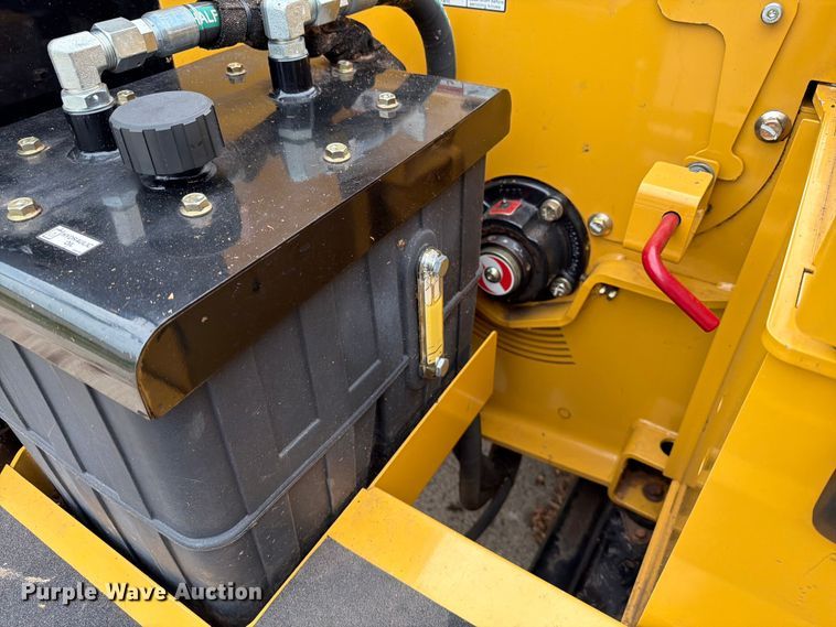 image for item EA0388 2015 Vermeer BC1500 wood chipper