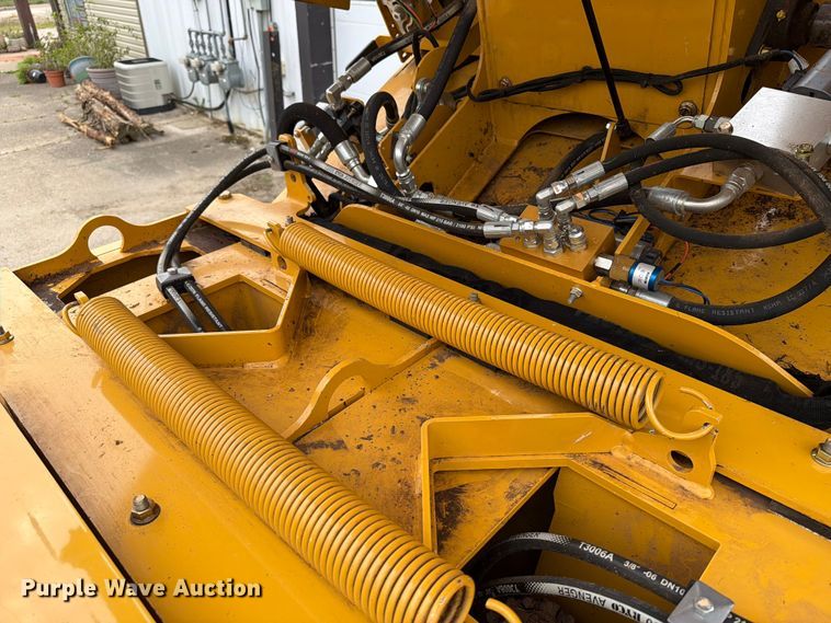 image for item EA0388 2015 Vermeer BC1500 wood chipper