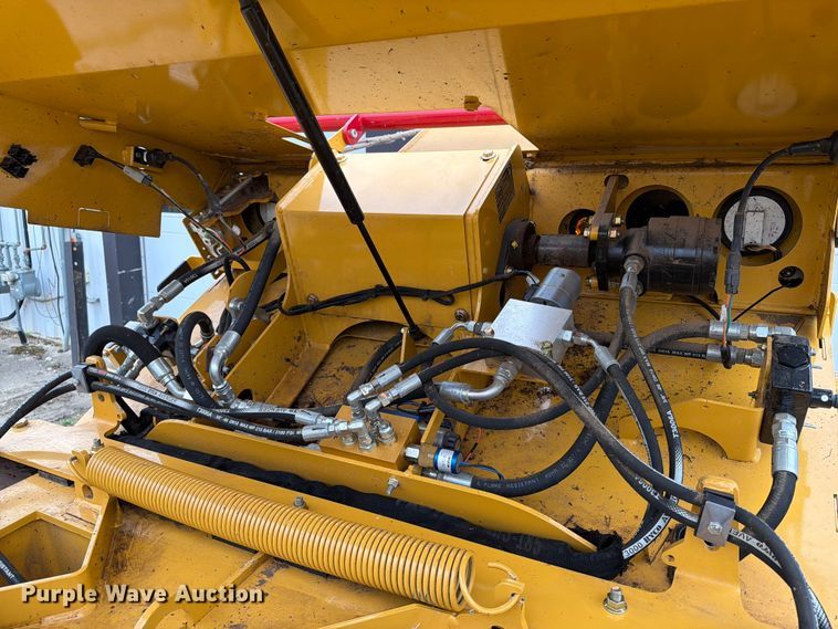 image for item EA0388 2015 Vermeer BC1500 wood chipper