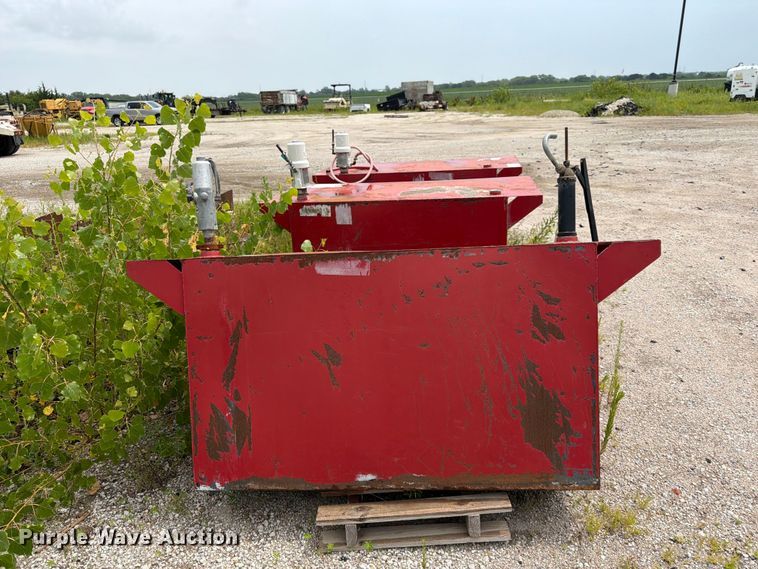image for item EA4939 (3) oil tanks