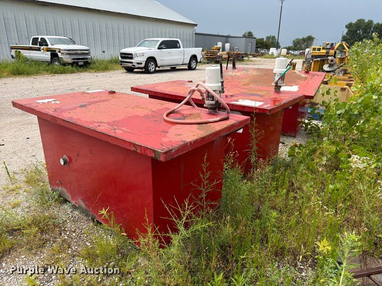 image for item EA4939 (3) oil tanks