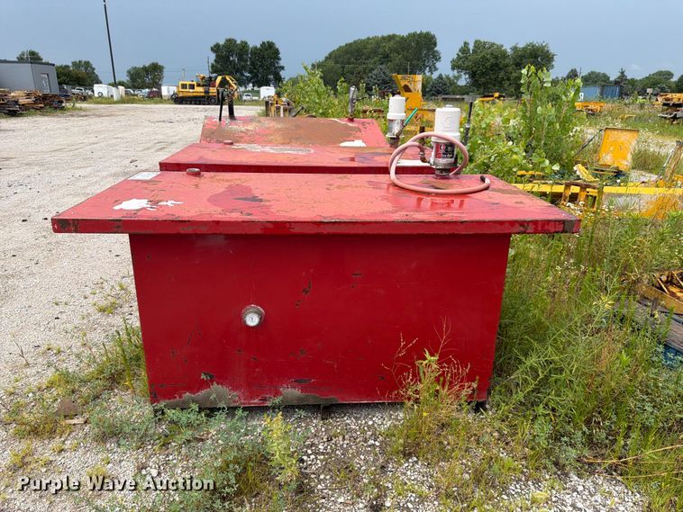 image for item EA4939 (3) oil tanks