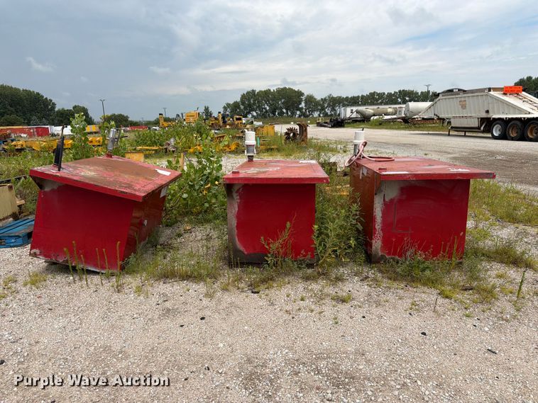 image for item EA4939 (3) oil tanks