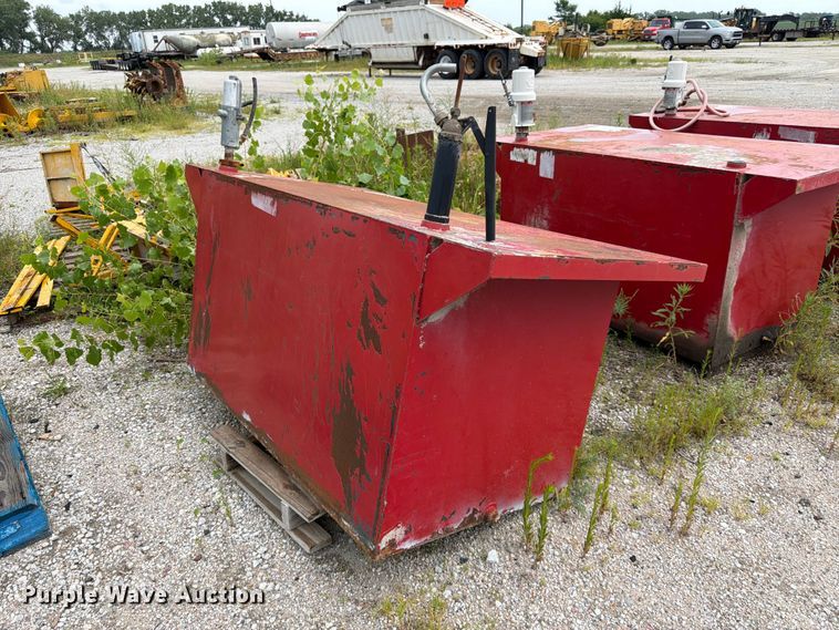 image for item EA4939 (3) oil tanks