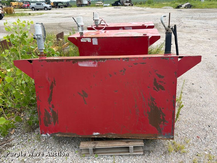 image for item EA4939 (3) oil tanks