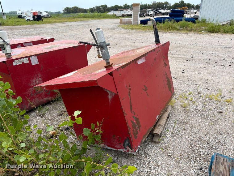image for item EA4939 (3) oil tanks
