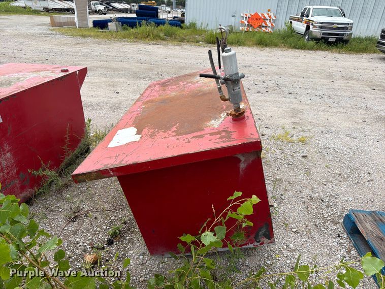 image for item EA4939 (3) oil tanks