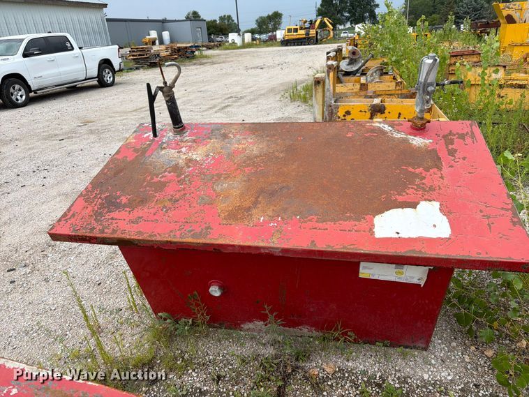 image for item EA4939 (3) oil tanks