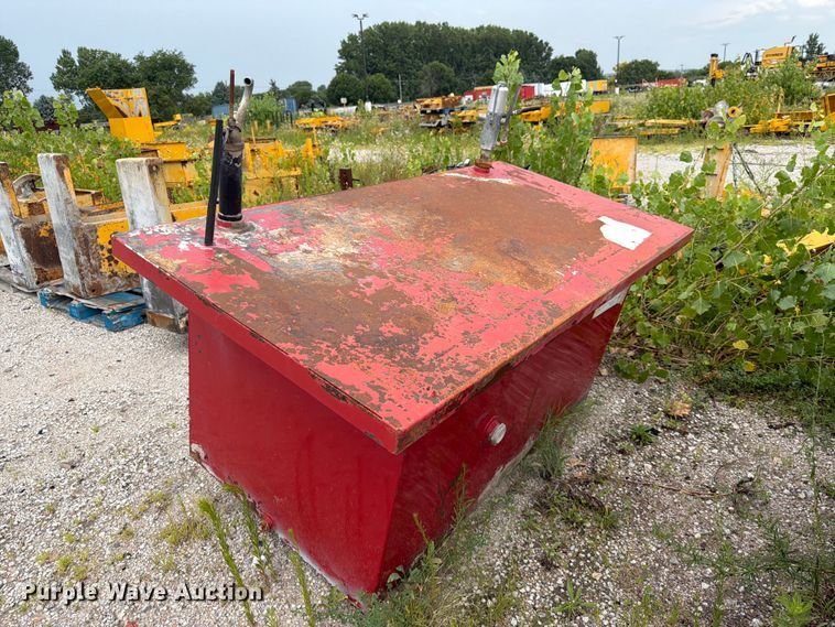 image for item EA4939 (3) oil tanks