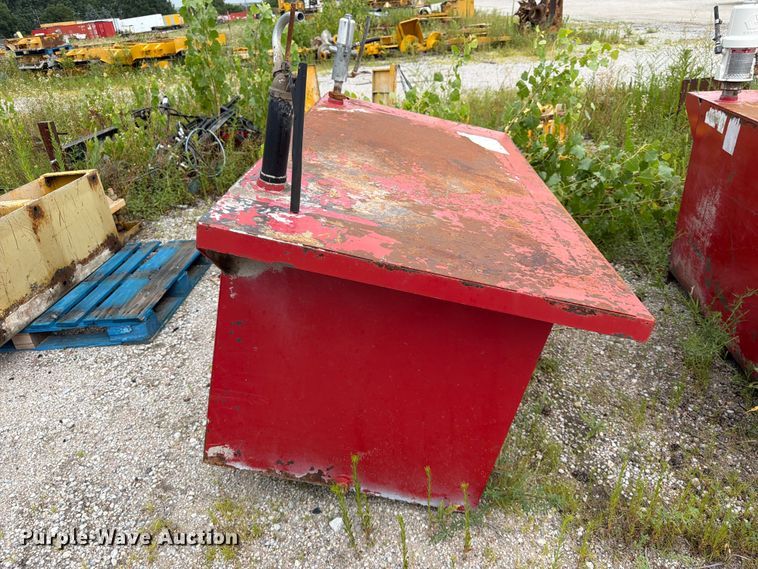 image for item EA4939 (3) oil tanks