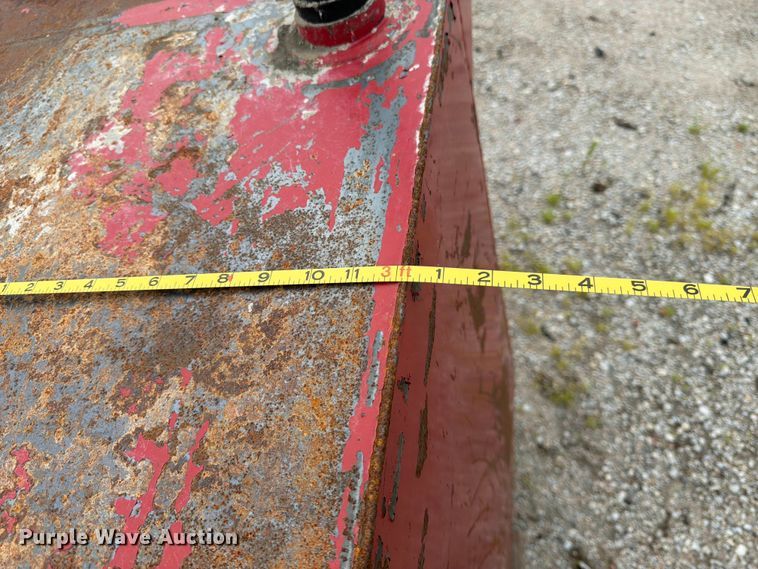 image for item EA4939 (3) oil tanks