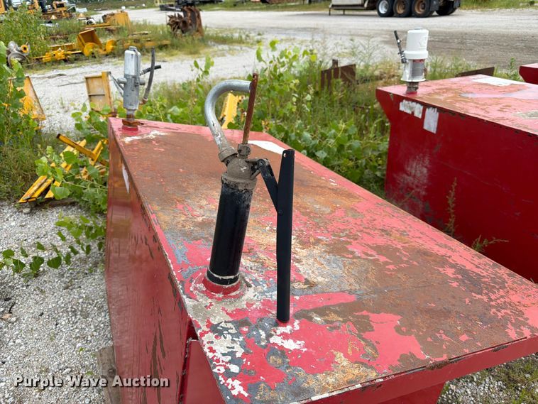 image for item EA4939 (3) oil tanks