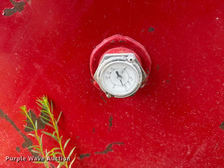 image for item EA4939 (3) oil tanks