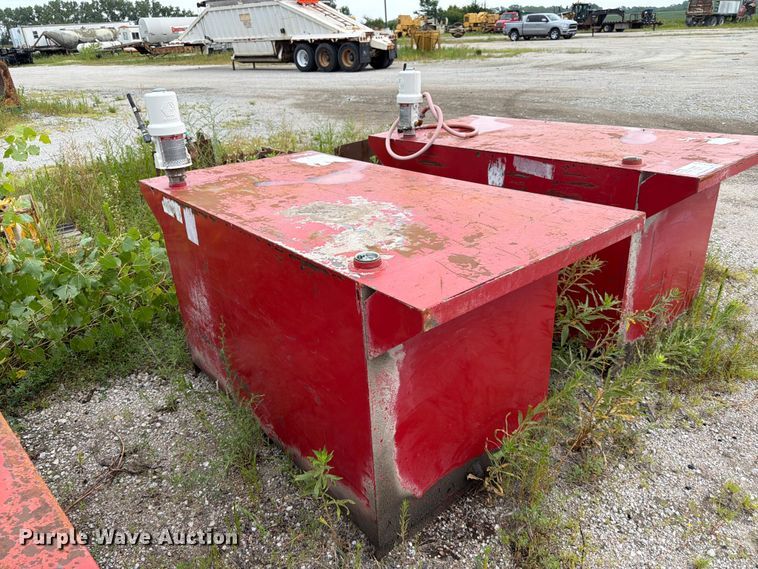 image for item EA4939 (3) oil tanks