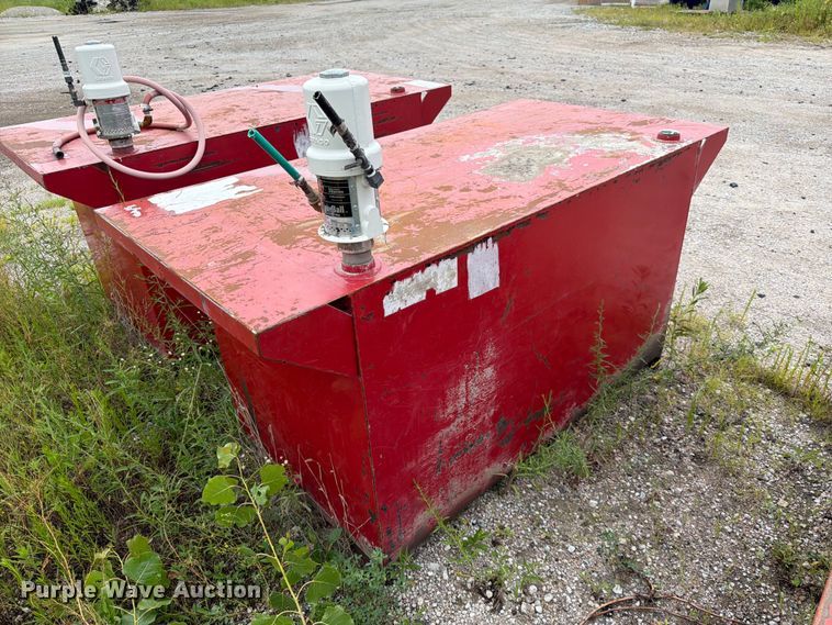 image for item EA4939 (3) oil tanks