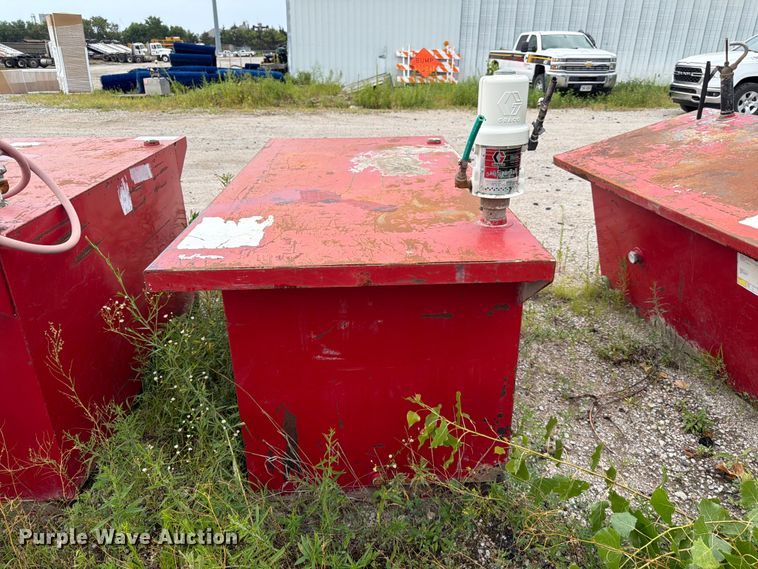 image for item EA4939 (3) oil tanks