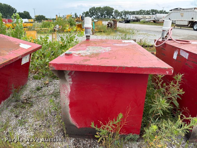 image for item EA4939 (3) oil tanks