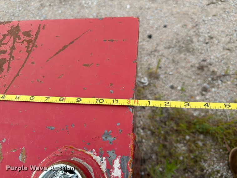 image for item EA4939 (3) oil tanks