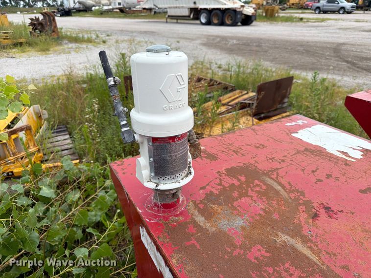 image for item EA4939 (3) oil tanks