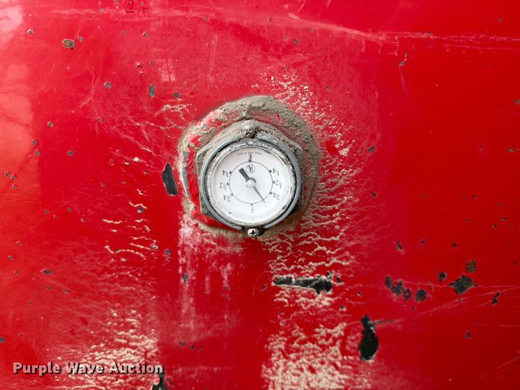 image for item EA4939 (3) oil tanks