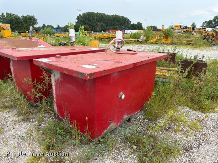 image for item EA4939 (3) oil tanks
