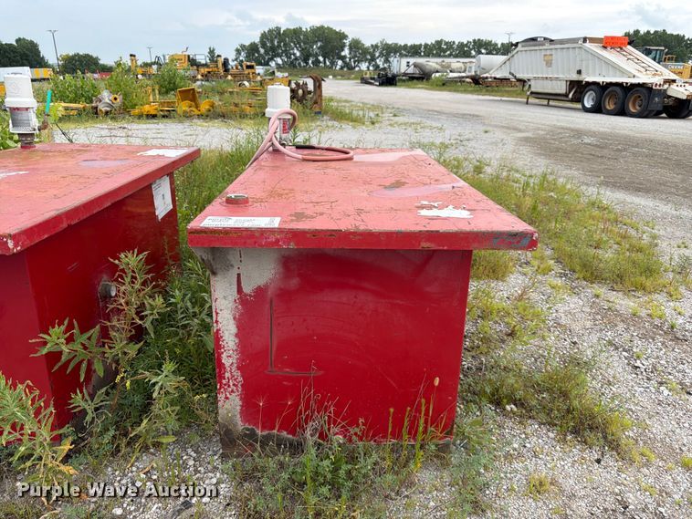 image for item EA4939 (3) oil tanks