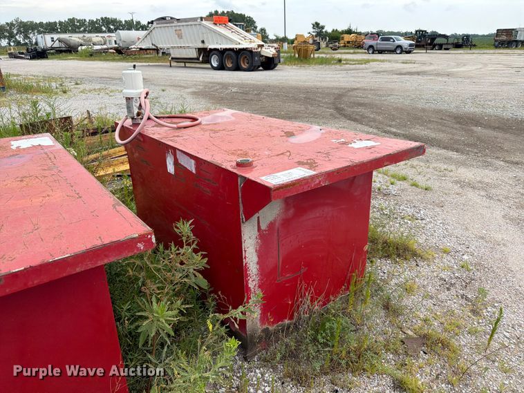 image for item EA4939 (3) oil tanks