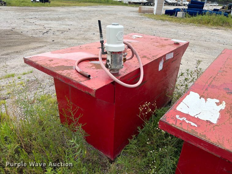 image for item EA4939 (3) oil tanks