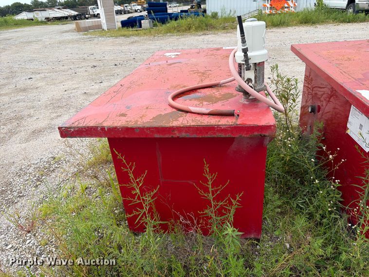 image for item EA4939 (3) oil tanks