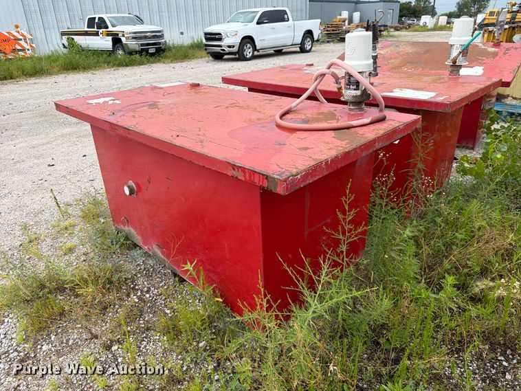 image for item EA4939 (3) oil tanks