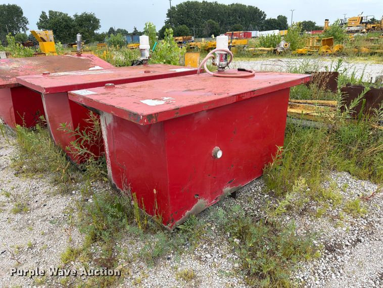 image for item EA4939 (3) oil tanks