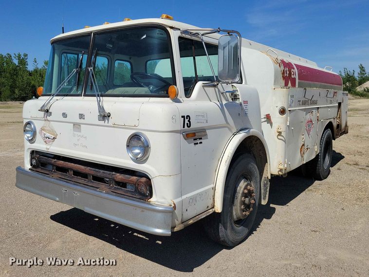 1984 Ford 7000 fuel truck