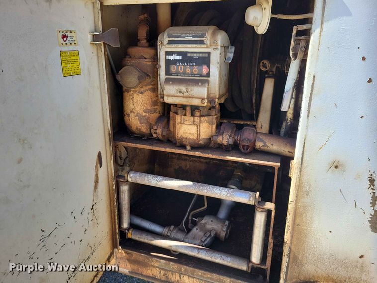 image for item EE1048 1984 Ford 7000 fuel truck