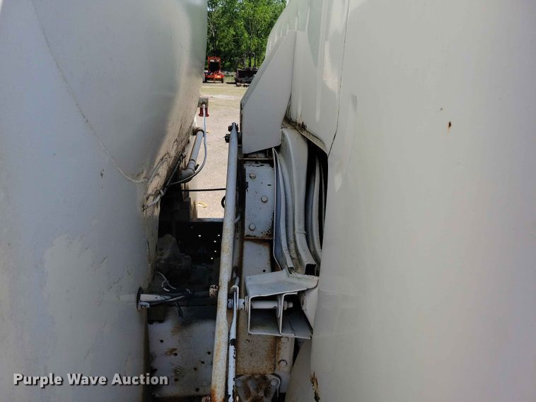 image for item EE1048 1984 Ford 7000 fuel truck