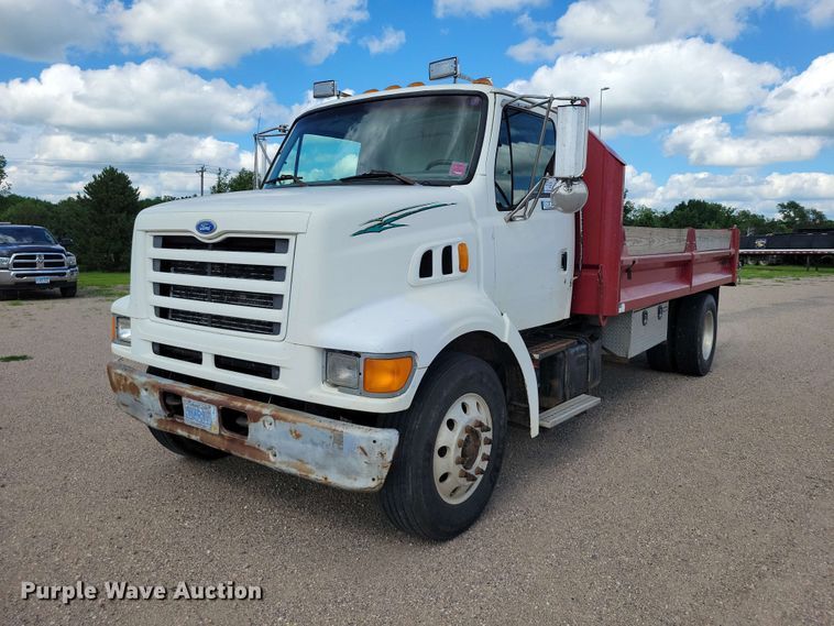 1997 Ford Louisville dump truck