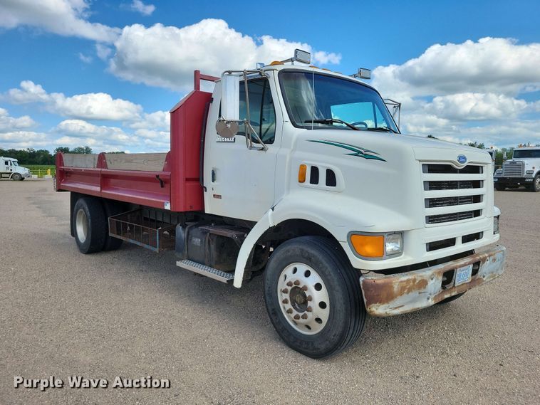 image for item EE1181 1997 Ford Louisville dump truck